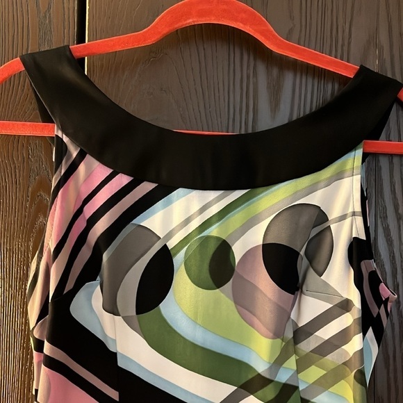 Connected sleeveless multi-colored dress. Size 8P - Picture 3 of 11